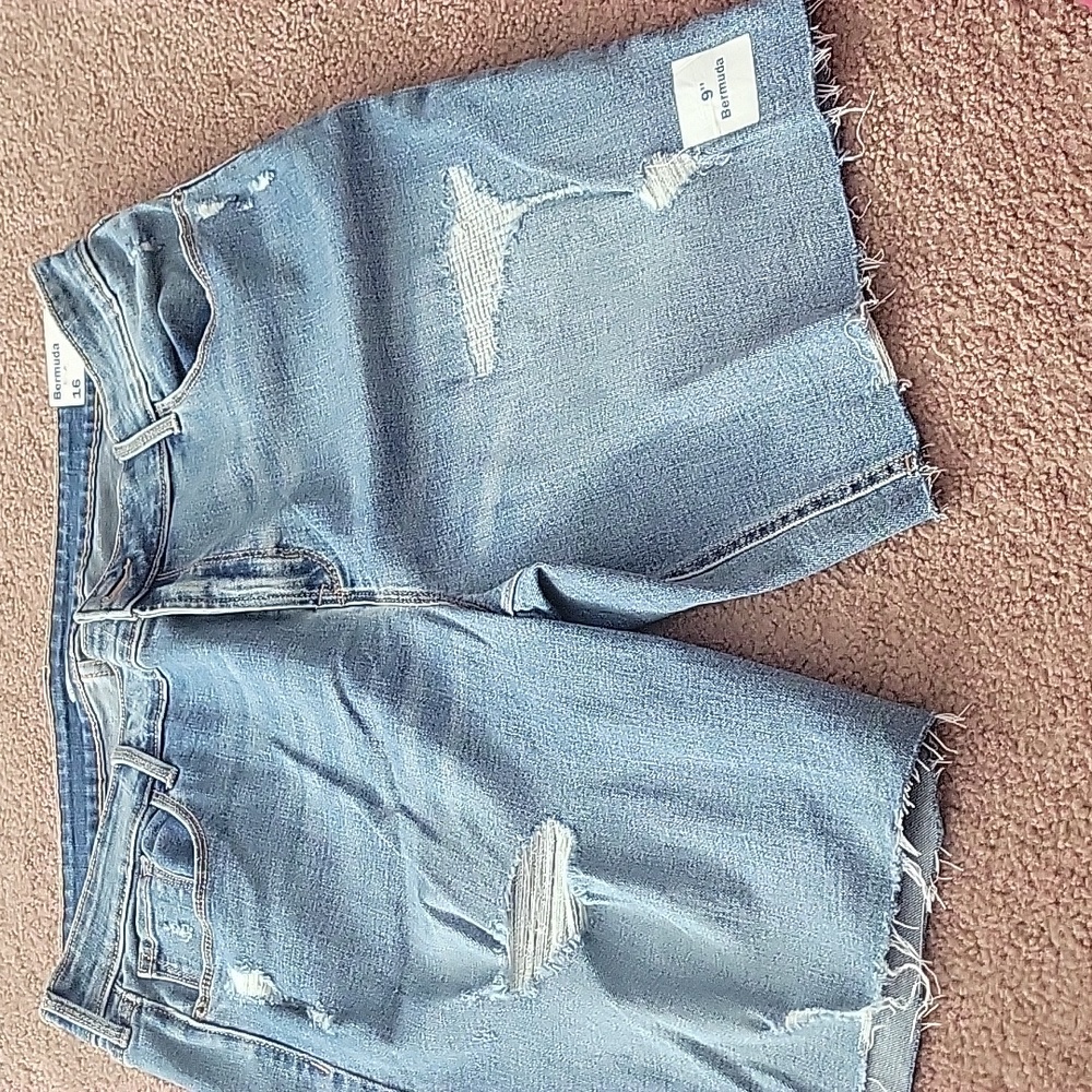 Old Navy Bermuda 9" shorts